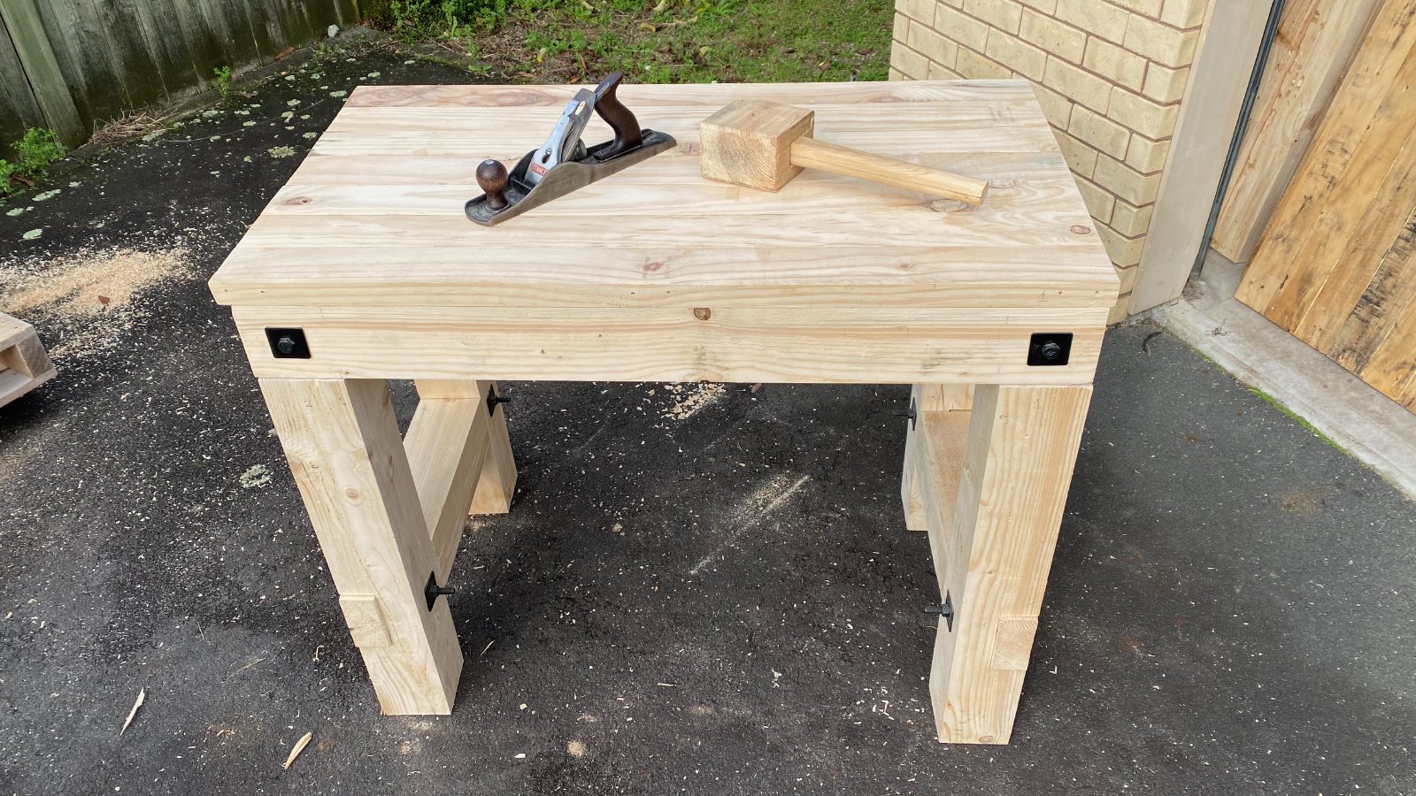 Woodworking bench